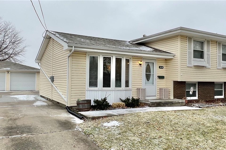 1st image of 312 E 25th St N
