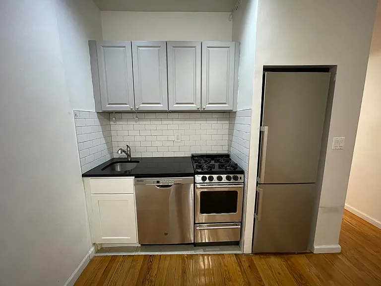 1473 1st Ave #1D — Photo 3