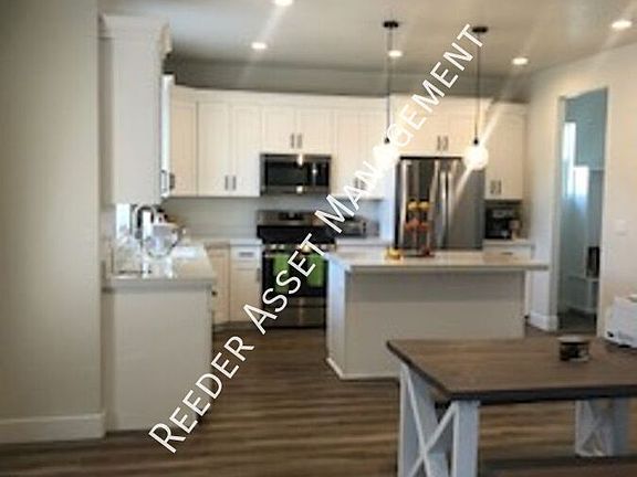 3rd image of 643 E Old Post Office Rd