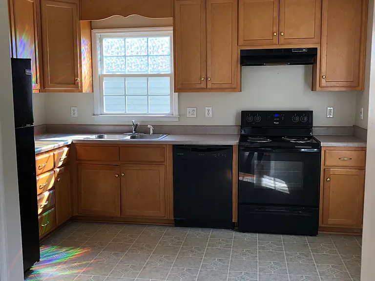 16B Half Moon Dr — Photo 4