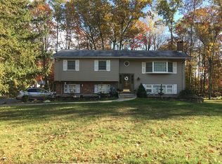 6 Kelly Ct, Airmont, NY 10952