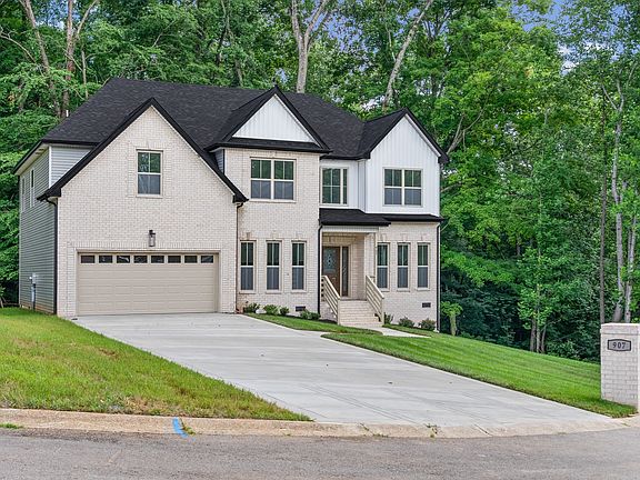 3rd image of 907 Douglas Ln