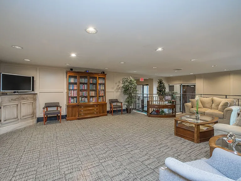 530 N Main Street - The Townhouse. — Photo 4