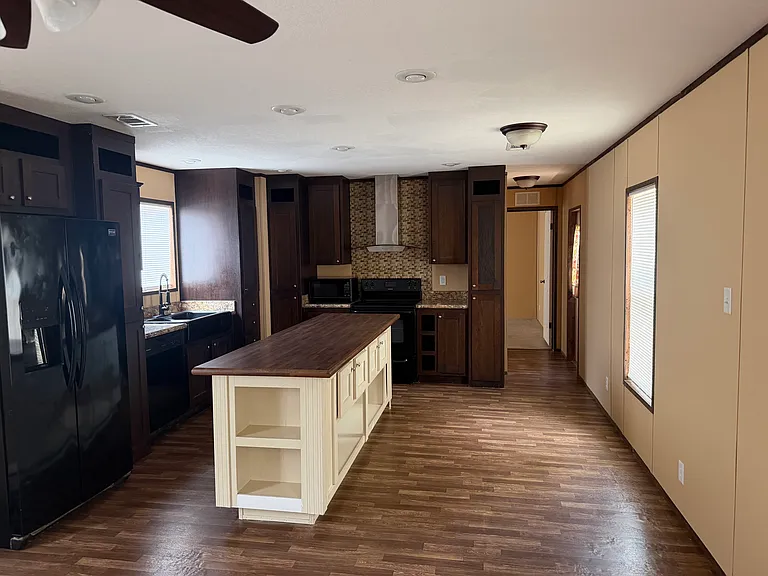 106 Kenwood Ave — Photo 15