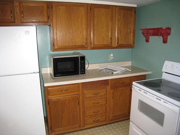 3rd image of 832 Belleaire Ave