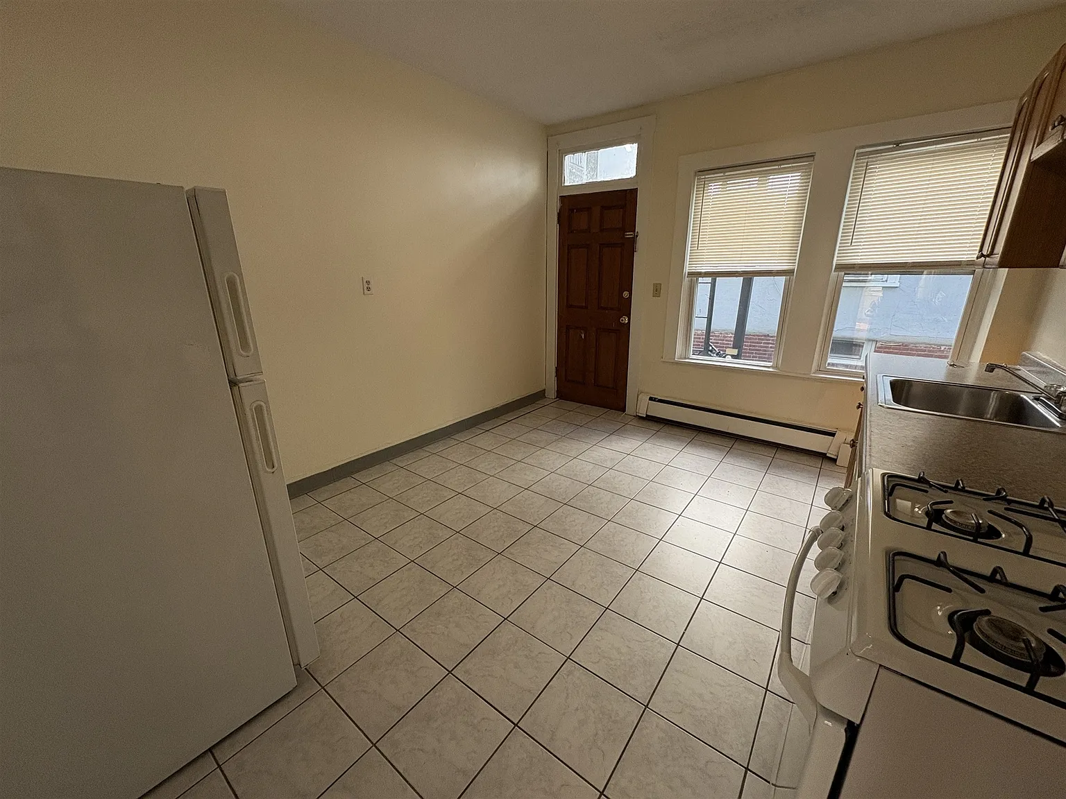 1 bed, 500 sqft, $2,400 — Photo 3