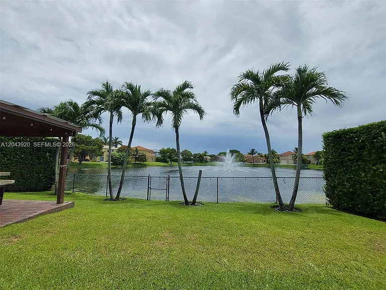 5350 SW 130th Ter #5350 — Photo 3