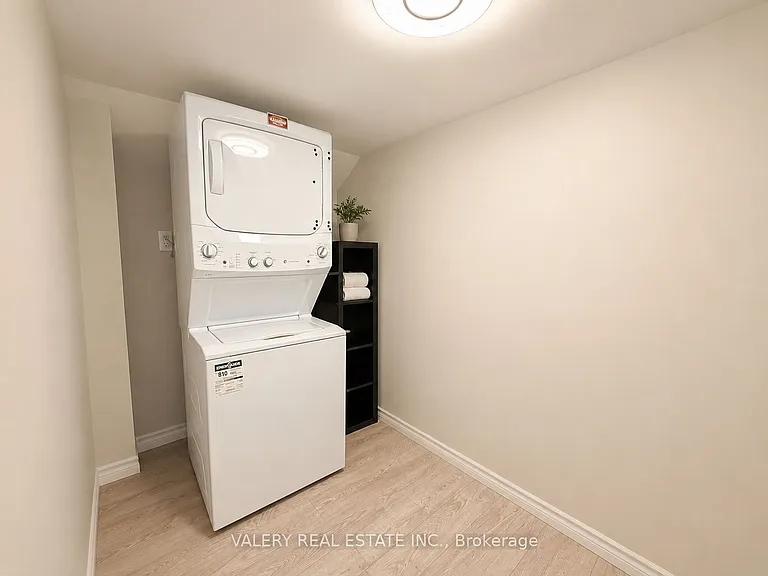 1141 Beaver Valley Cres #1 — Photo 8