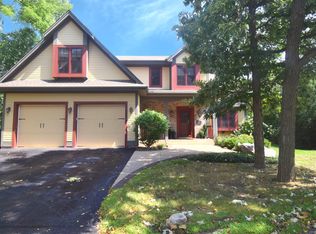 4060 Stonewood Ct, Brookfield, WI 53045