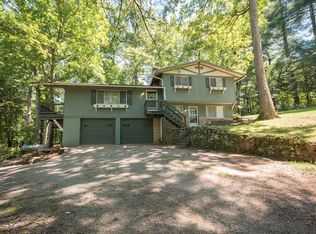 555 Zurich Cir, Franklin, NC 28734