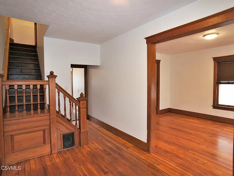 305 Walnut St — Photo 3