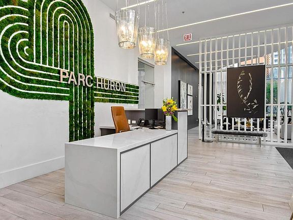 5th image of 467 W Huron St #1013