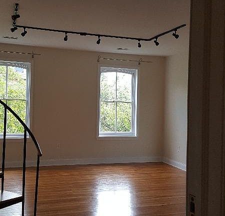 Unfurnished entry