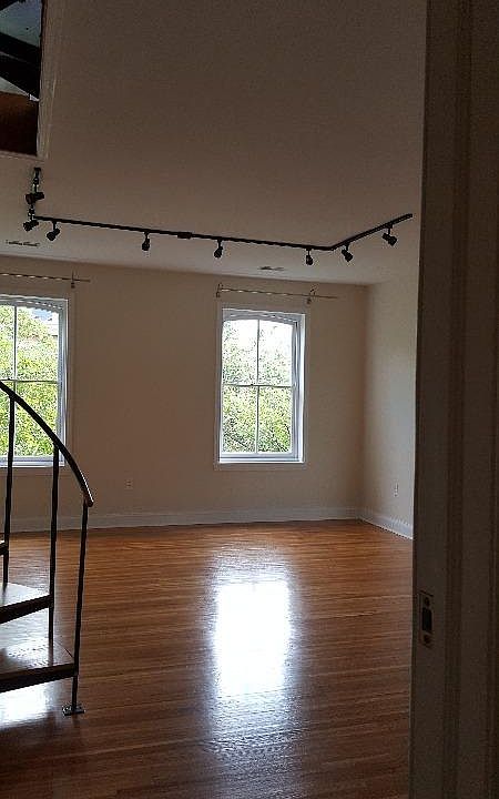 Unfurnished entry