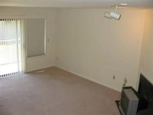 2289 Bedford St #F6 — Photo 4