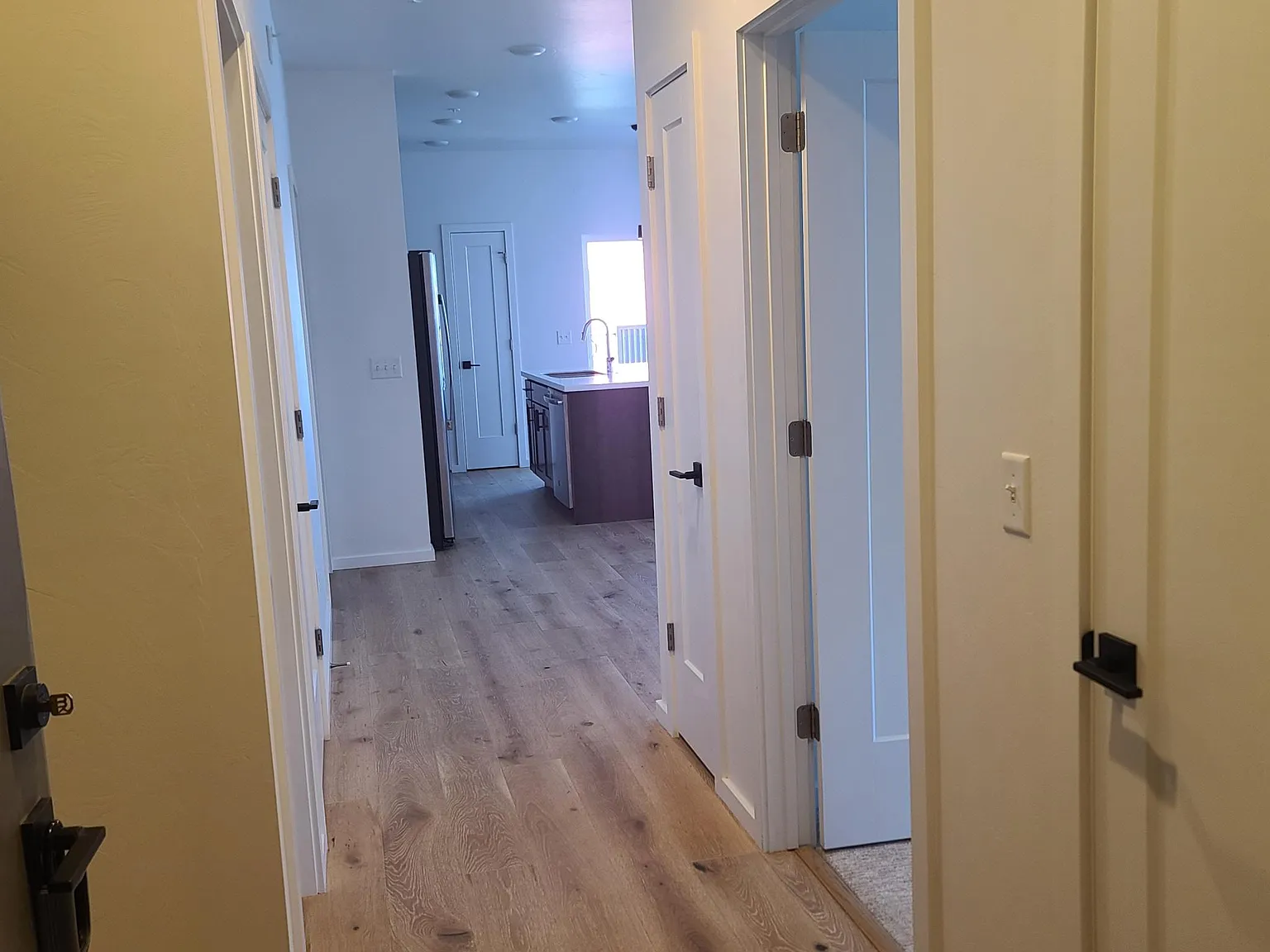 2 bed, 1000 sqft, $2,000 — Photo 2