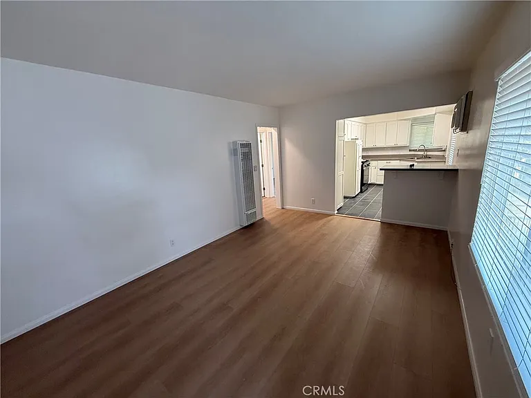 10317 Pinehurst Ave — Photo 2