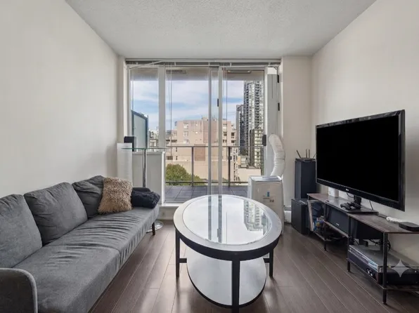 1325 Rolston St #703, Vancouver, BC V6B 0M2