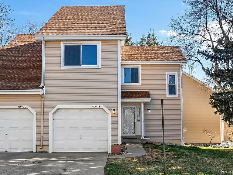 End unit with attached 1 car garage