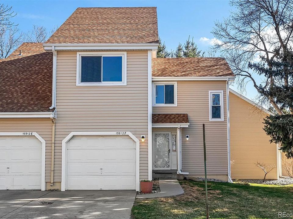 End unit with attached 1 car garage