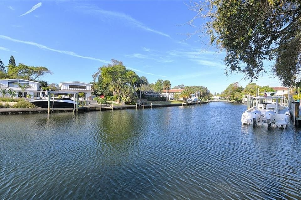1st image of 824 Idlewild Way