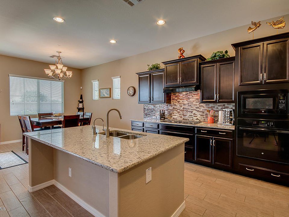 1st image of 401 E Bellerive Pl