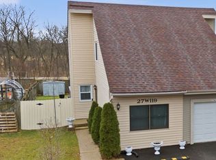 27W119 Cooley Ave, Winfield, IL 60190