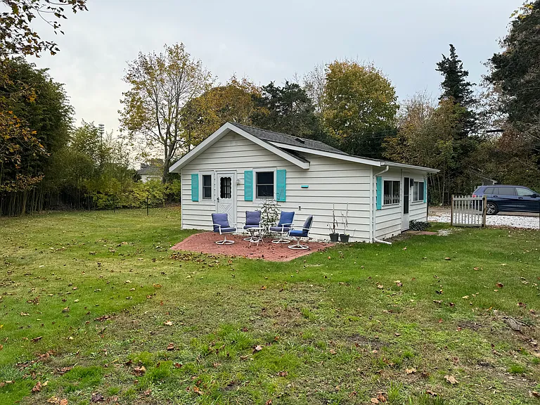 32 Locust Ave — Photo 9