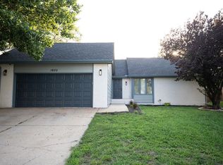 1655 S Red Oaks St, Wichita, KS 67207