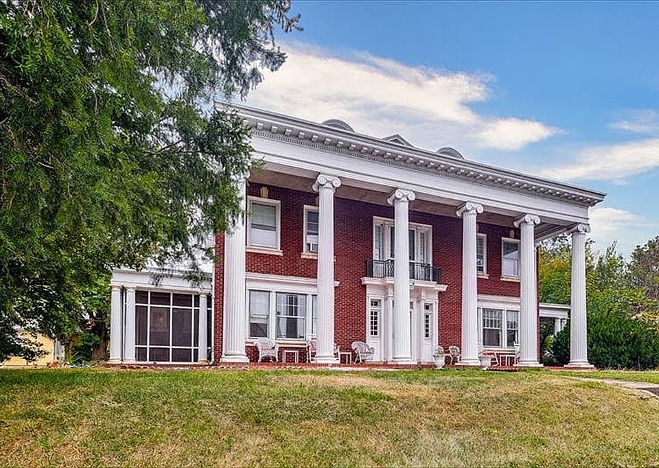 A Georgian manor home built in 1920