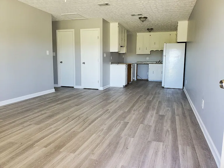 4117 W 22nd St — Photo 2