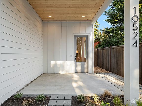 2nd image of 10524 128th Avenue NE