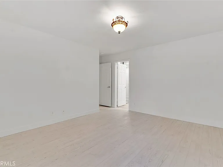 221 Acacia Ln — Photo 19