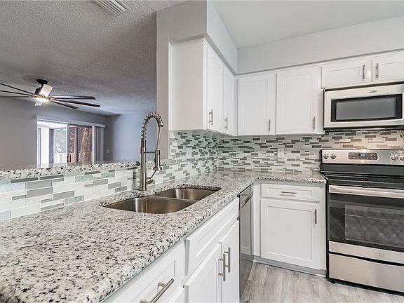 4th image of 2443 Washington Ct