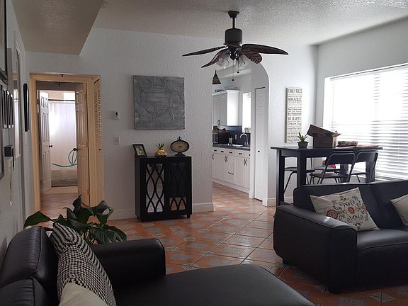 3rd image of 330 SW 20th St APT 3