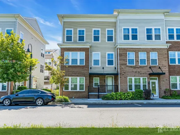 53 Green St, North Brunswick, NJ 08902