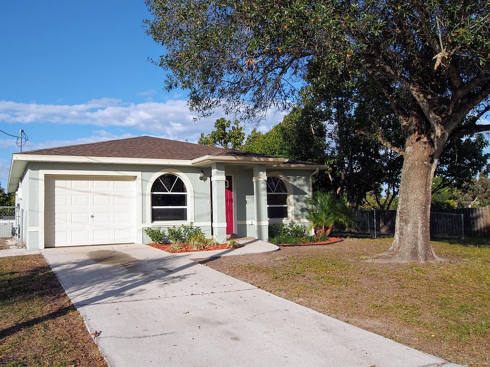 Attractive home, quiet location, parking