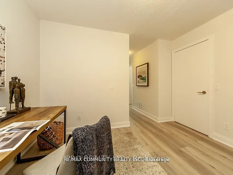 315 Village Green Sq #Townhouse 51 — Photo 19