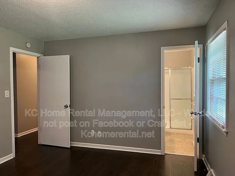 6708 W 71st Ter — Photo 32