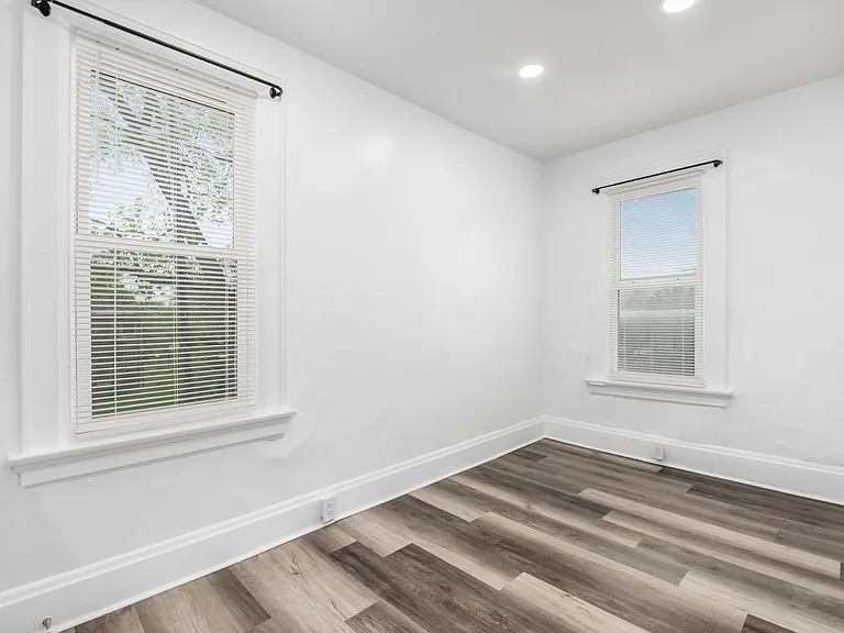 1421 Gault St — Photo 38