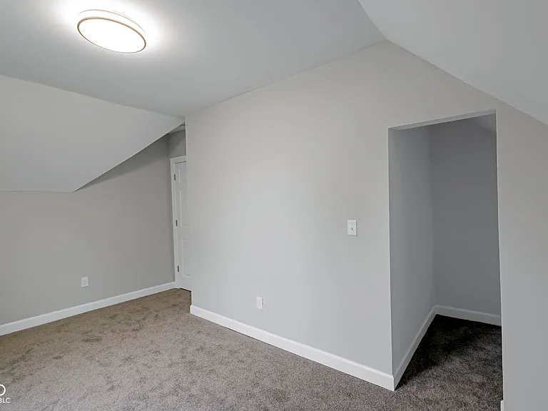 2209 Noble St #2 — Photo 8