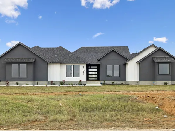 187 Hidden Ranch CT., Floresville, TX 78114