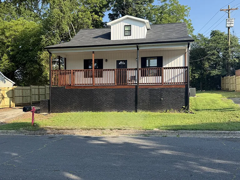82 Parallel Ct NW — Photo 1