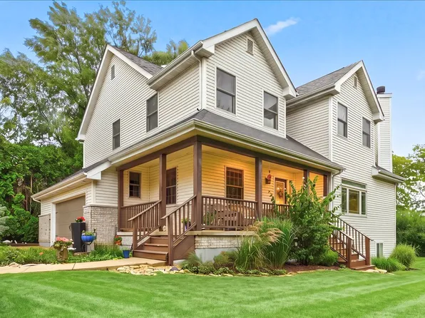 2S590 Seraph Holmes Ct, Warrenville, IL 60555