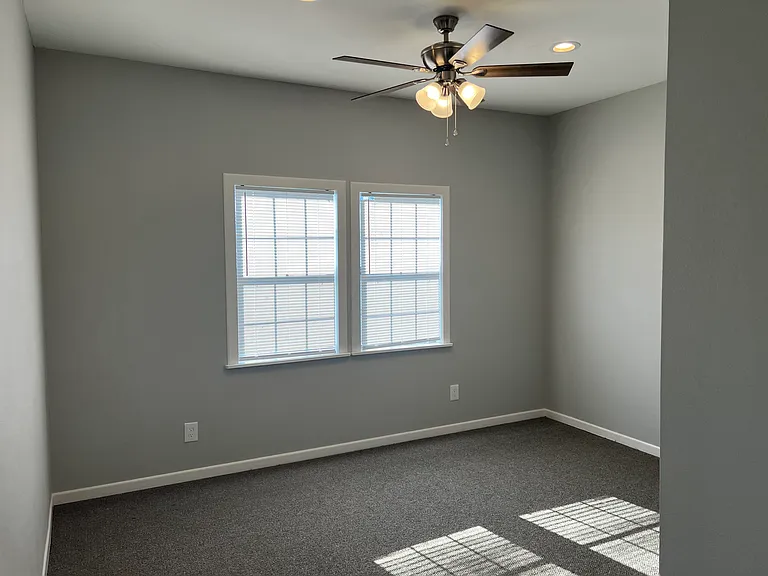 900 NE Access Rd — Photo 4