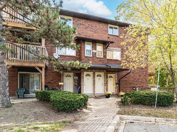 21 Evergreen Ct #7, Barrie, ON L4N 6W8