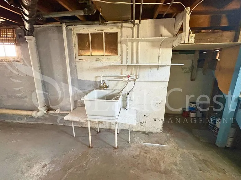 1001 W Chestnut St — Photo 34