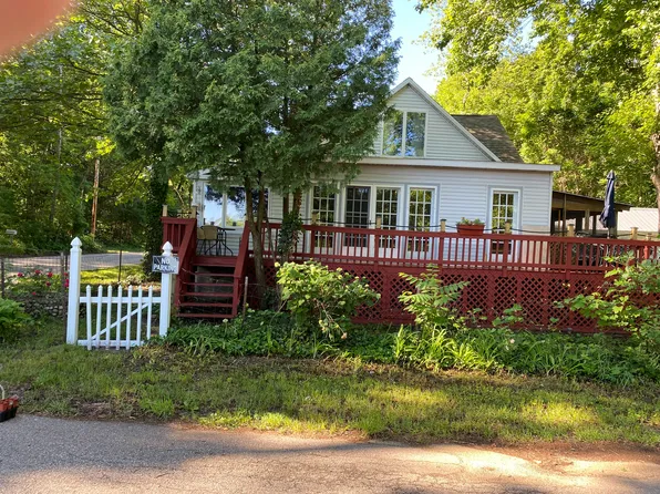 918 Grove St, Pullman, MI 49450