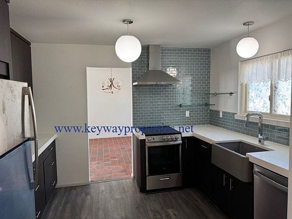 3rd image of 3705 Chapala Dr NE