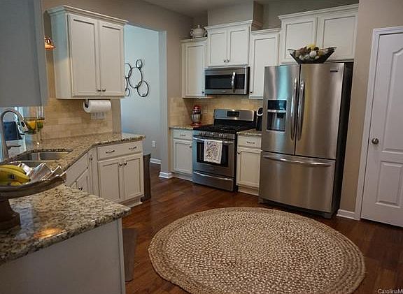 4th image of 105 Clarendon St Unit A